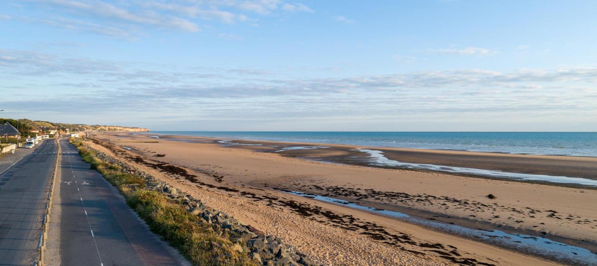 Maison Arromanches: Spacious 5-Bedroom with Garden, Near Beach Tracy-sur-Mer Exterior photo