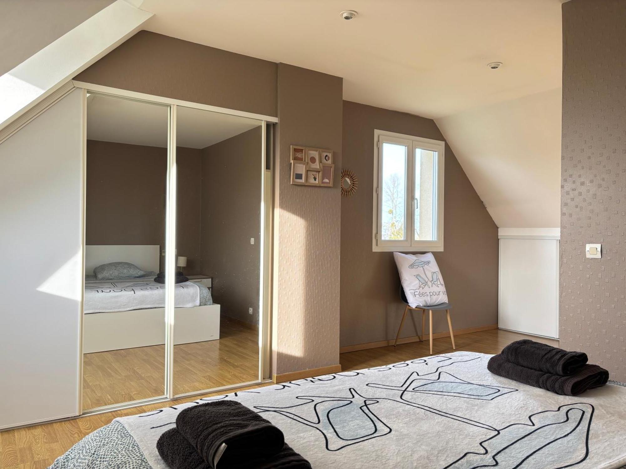 Maison Arromanches: Spacious 5-Bedroom with Garden, Near Beach Tracy-sur-Mer Exterior photo