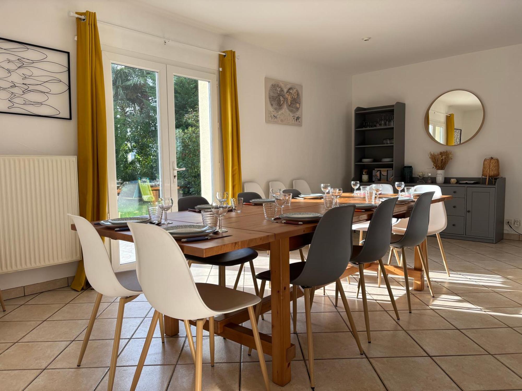 Maison Arromanches: Spacious 5-Bedroom with Garden, Near Beach Tracy-sur-Mer Exterior photo