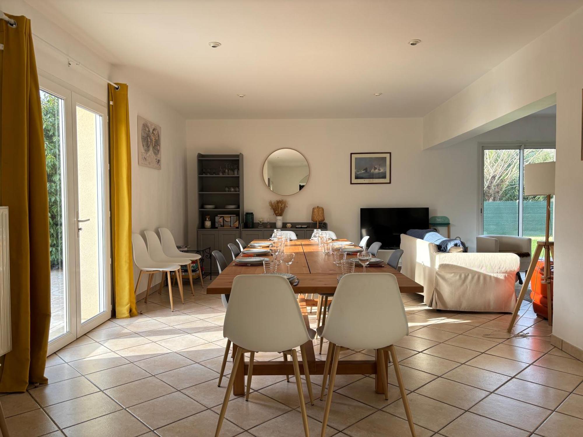 Maison Arromanches: Spacious 5-Bedroom with Garden, Near Beach Tracy-sur-Mer Exterior photo
