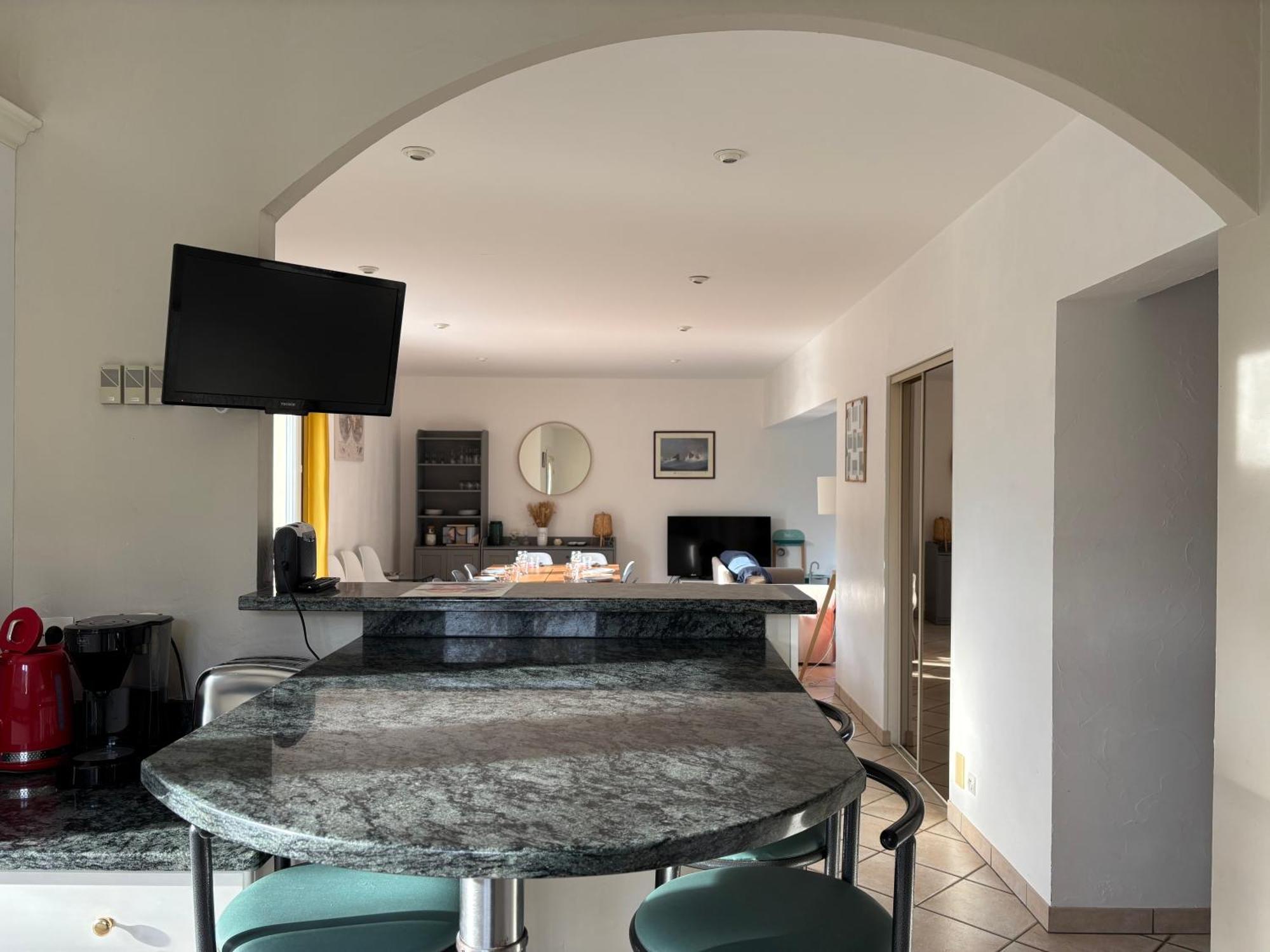 Maison Arromanches: Spacious 5-Bedroom with Garden, Near Beach Tracy-sur-Mer Exterior photo